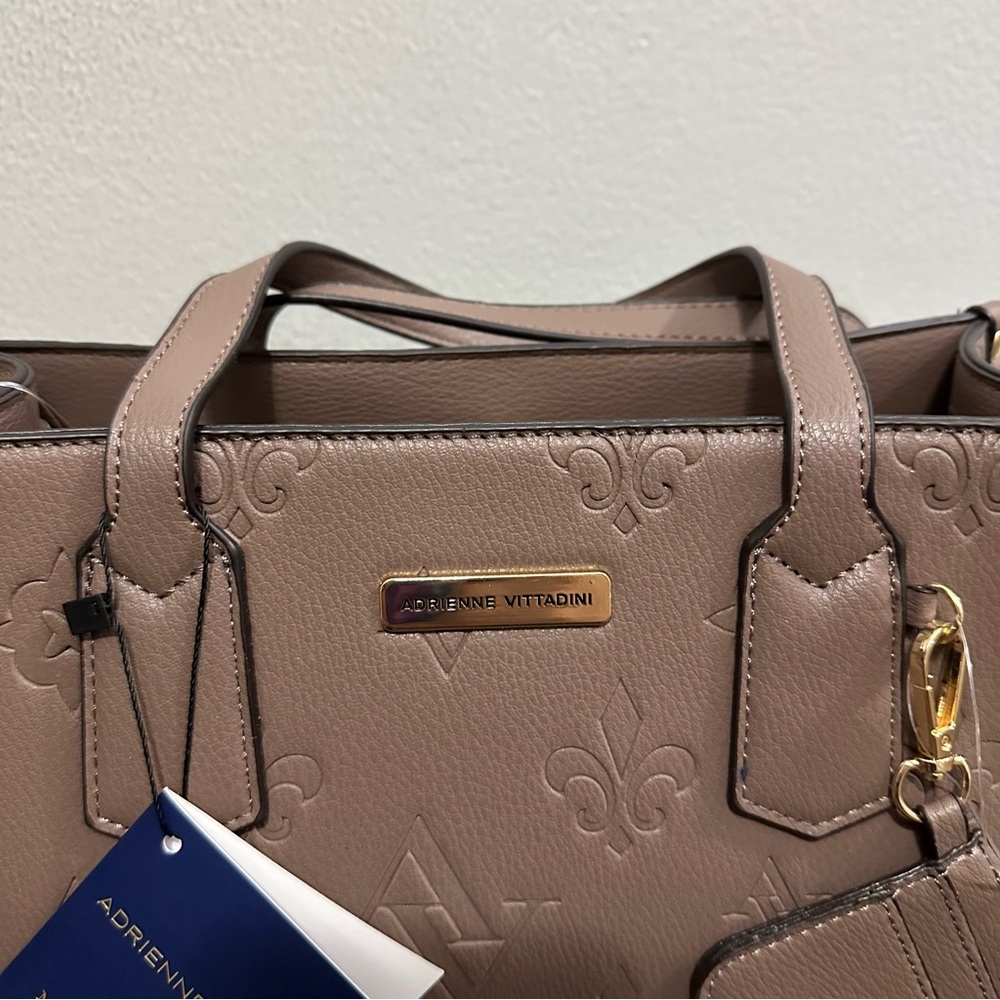ADRIENNE VITTADINI Tote
With Detachable Pouch Color Mushroom NEW - Picture 3 of 12
